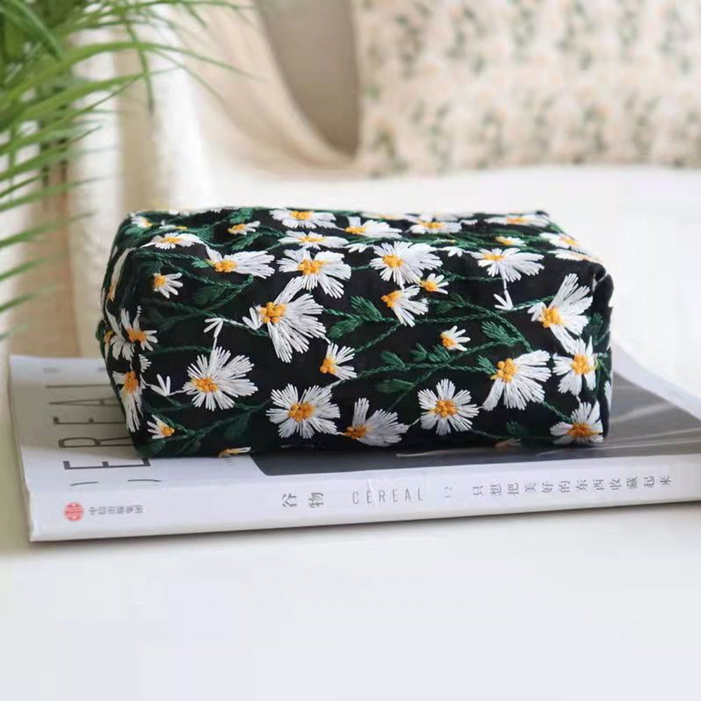Caja de pañuelos de tela con margaritas japonesas