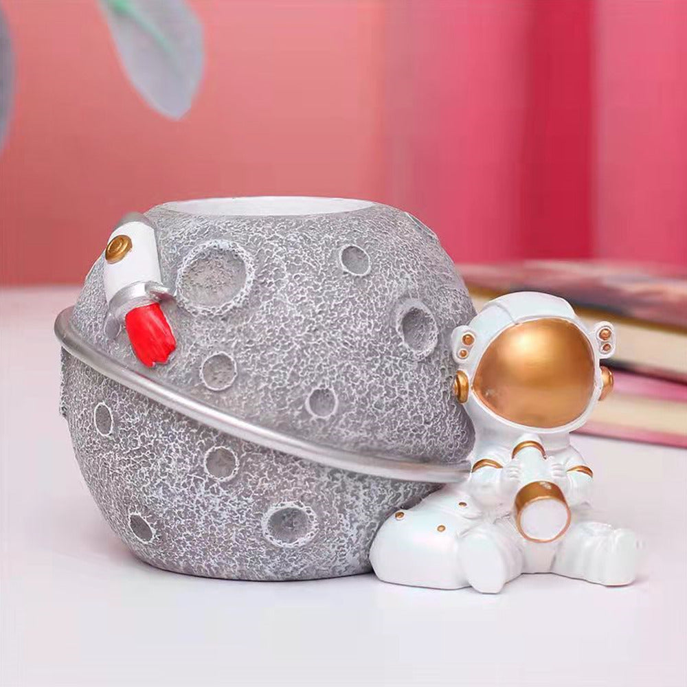 Astronaut Pen Holder