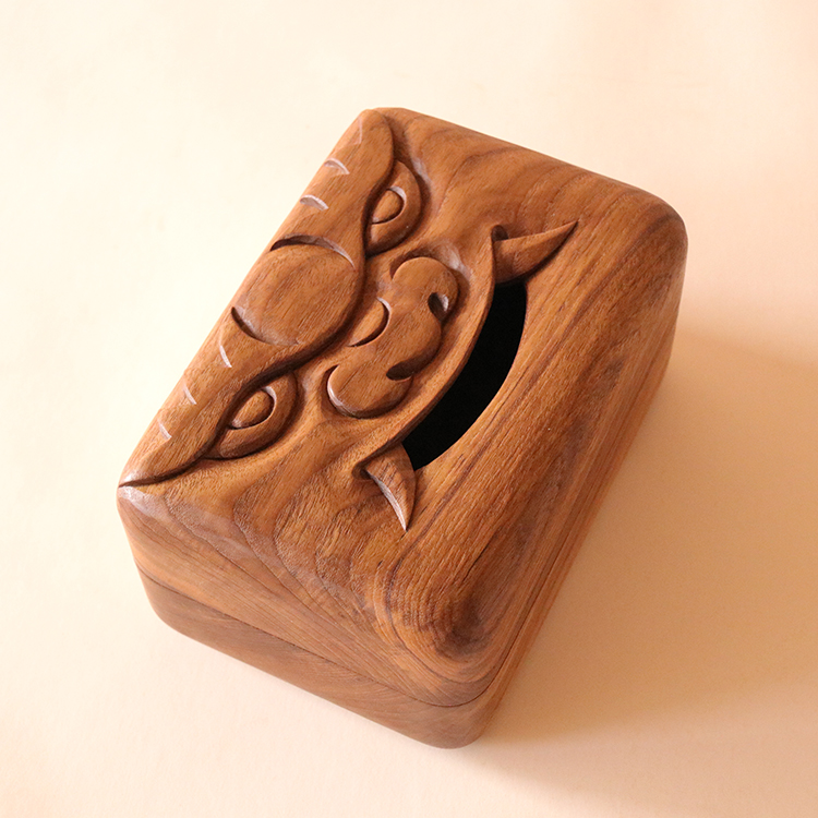 Funda de caja de pañuelos tallada a mano Diseñador original de madera
