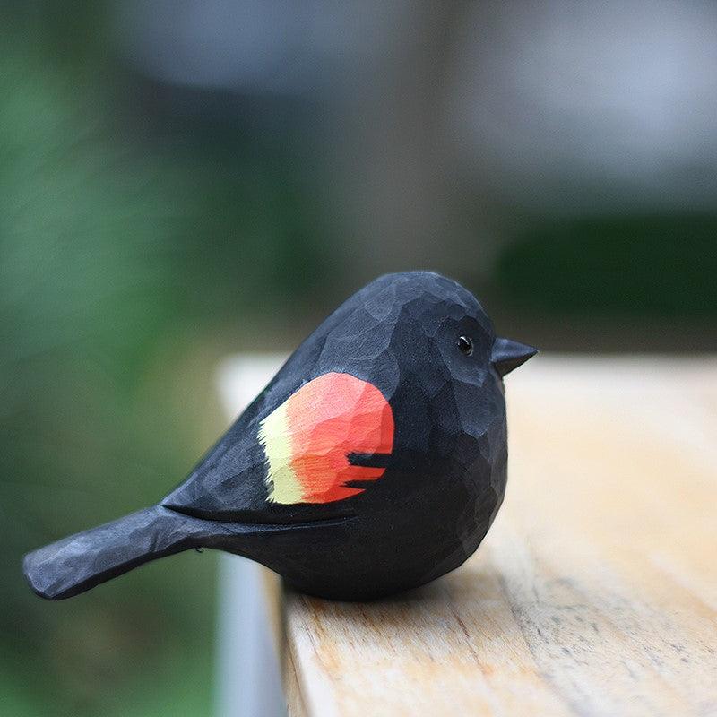 赤い翼の黒い鳥の置物手彫り塗装木製