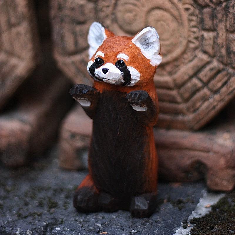 Figuras de Panda Rojo Talladas a Mano de Madera Pintada