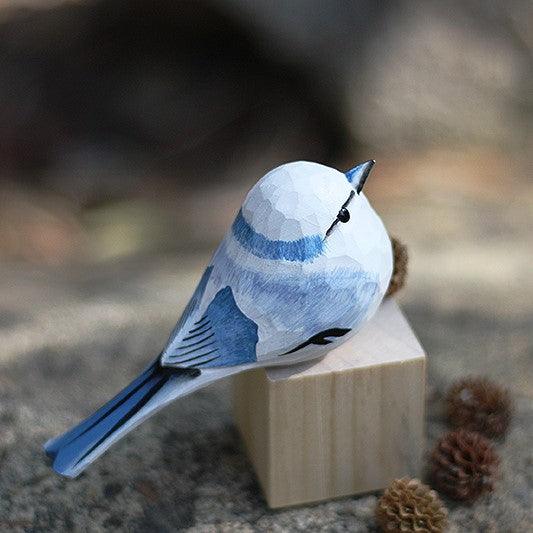 Estatuilla de pájaro azul tallada a mano pintada de madera